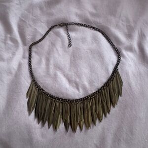 Chic Gold-Toned Feather Necklace